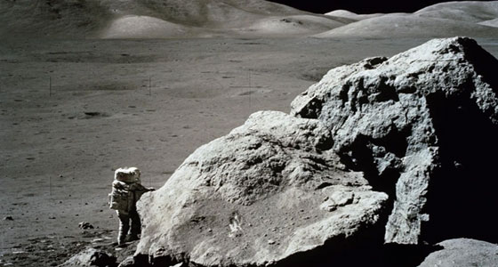 اليوروبيوم في القمر